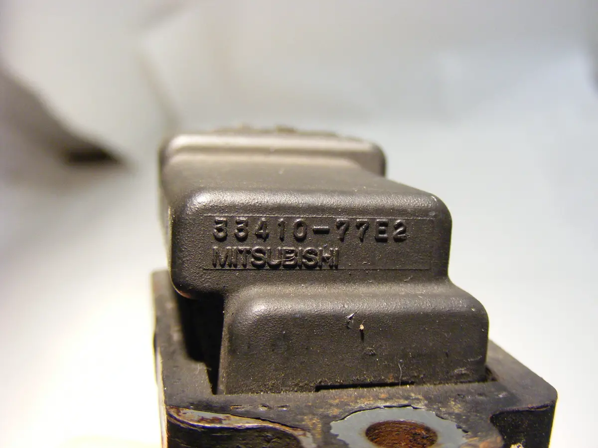 Suzuki Grand Vitara Chevy Tracker Ignition Coil Pack 33410-77E2 Mitsubishi Oem 2