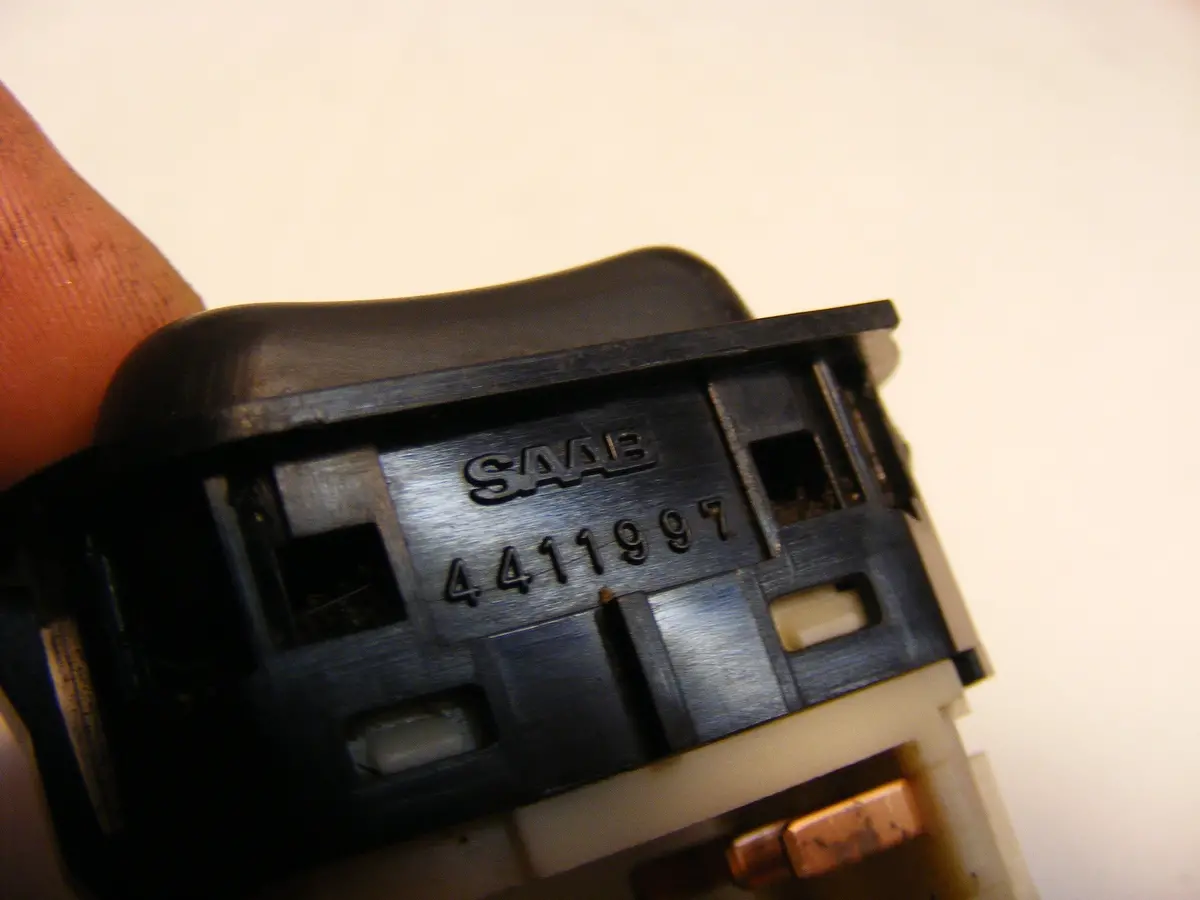 Saab 900 9-3 9-5 Turbo Center Console Dome Light Switch 4411997 2