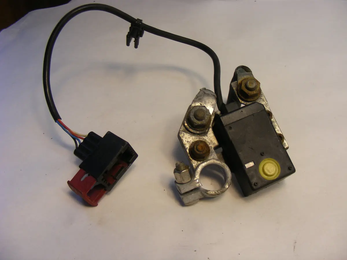Saab 03 04 05 06 07 9-3 Battery Terminal Disconnect Circuit Breaker 12791308 1