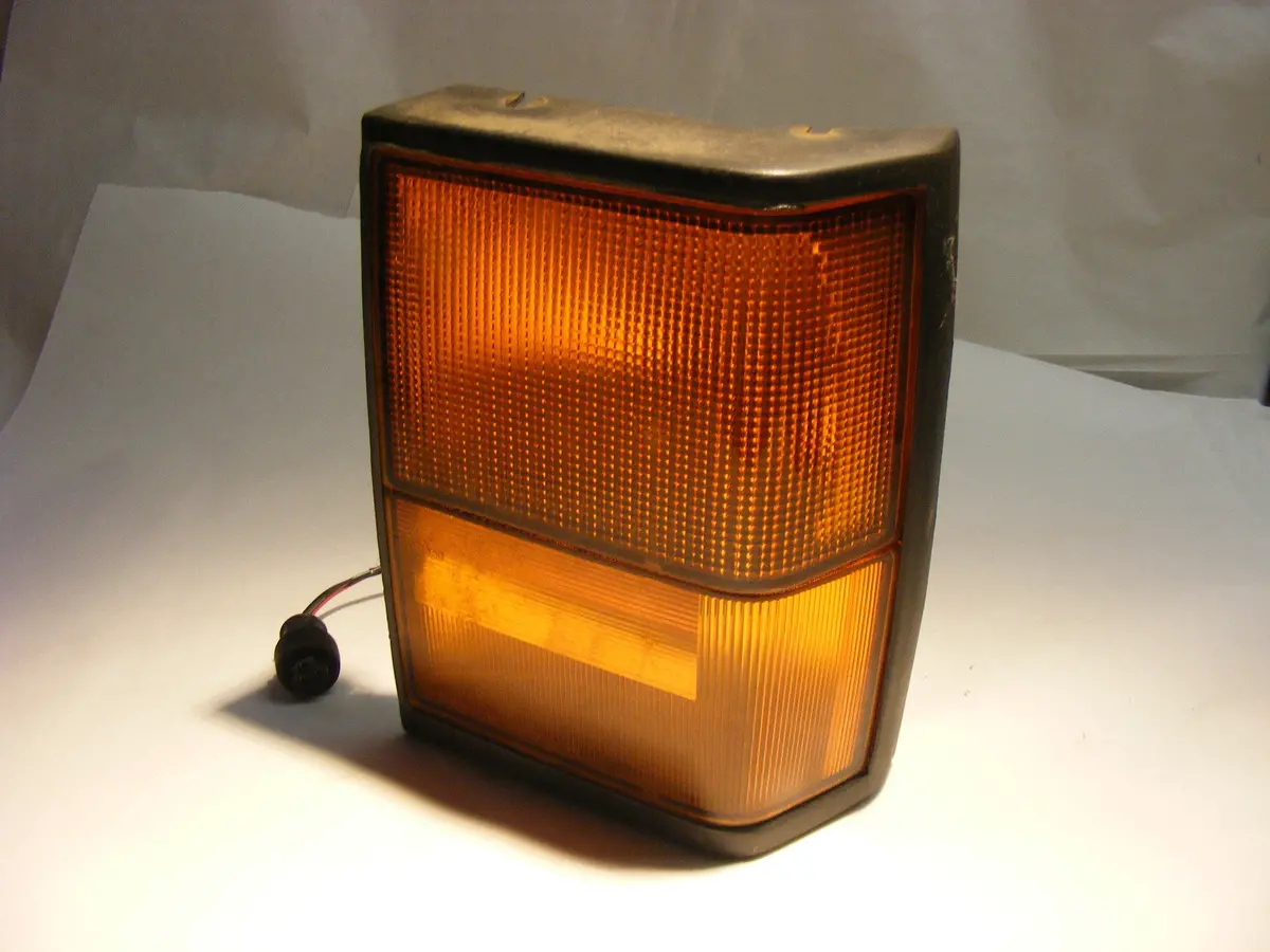 Land Rover Range Rover Classic Left Hand Driver Side Turn Signal Light Lamp Genuine Magneti Marelli 18Prc 6165 Kit55539 1