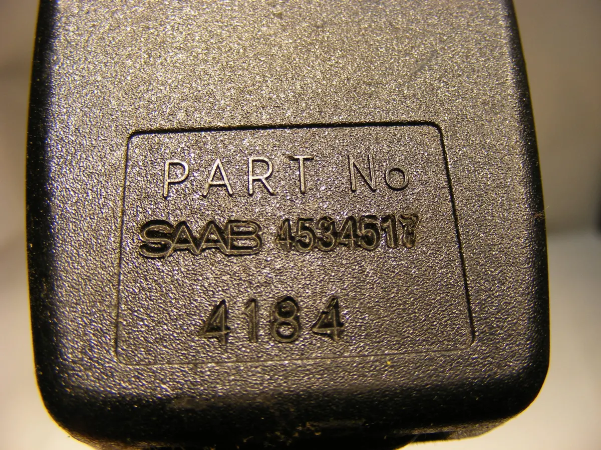 94 95 96 97 98 Saab 900 Front Left, Driver Side Seat Belt Seatbelt Buckle Receiver 4534517 2