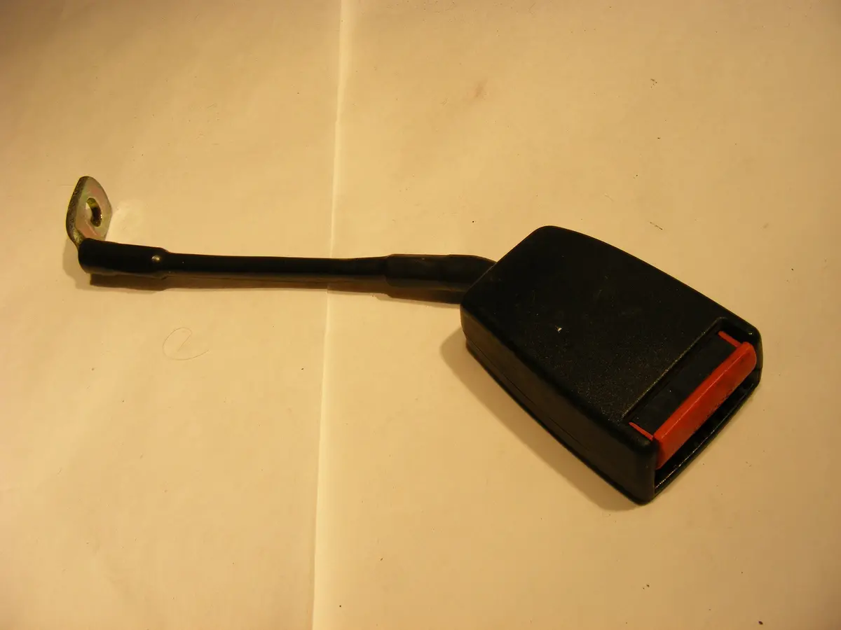 Saab 900 Classic, Passenger Side Rear Seat Belt Seatbelt Buckle Receiver 9540360  900 90 91 92 93 94 Belt 1