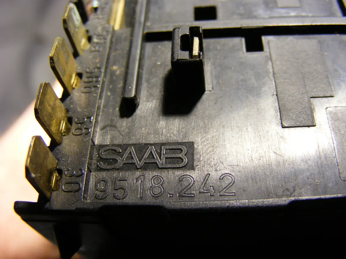 1987 87 Saab 9000 Turbo Turn Signal Highbeam Switch 9518242 / 95 18 242 1