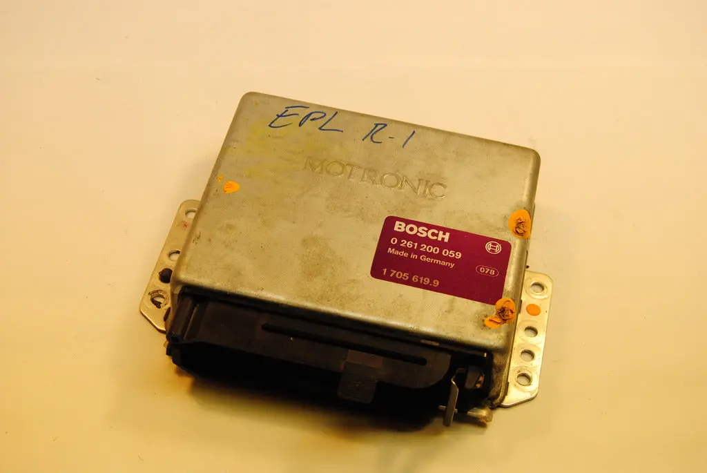 85-88 Bmw E23 E24 E28 535 533 633 635Csi 733 735 Ecu Ecm 0261200059 1