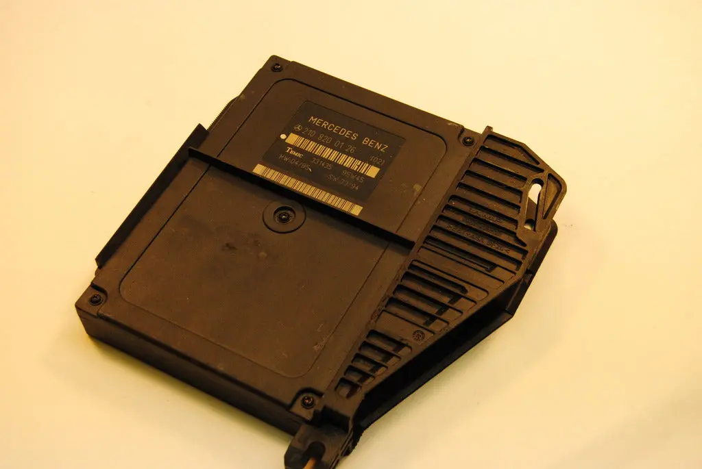 Mercedes E300 E320 E430 Electronic Chassis Body Control Module Bcm Ecu Ecm 2108200126 1996 1