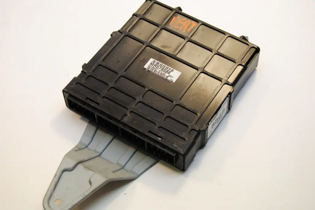 Mitsubishi Eclipse Spyder Convertible 02 2002 03 2003 2.4 Liter Engine Computer Ecm Ecu Mr578588 / E8t35487 1