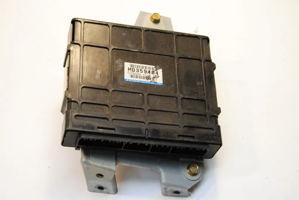 Mitsubishi Eclipse Spyder Convertible 99 1999 2.4 Liter Engine Computer Ecm Ecu Md359404 / E2t68284 1