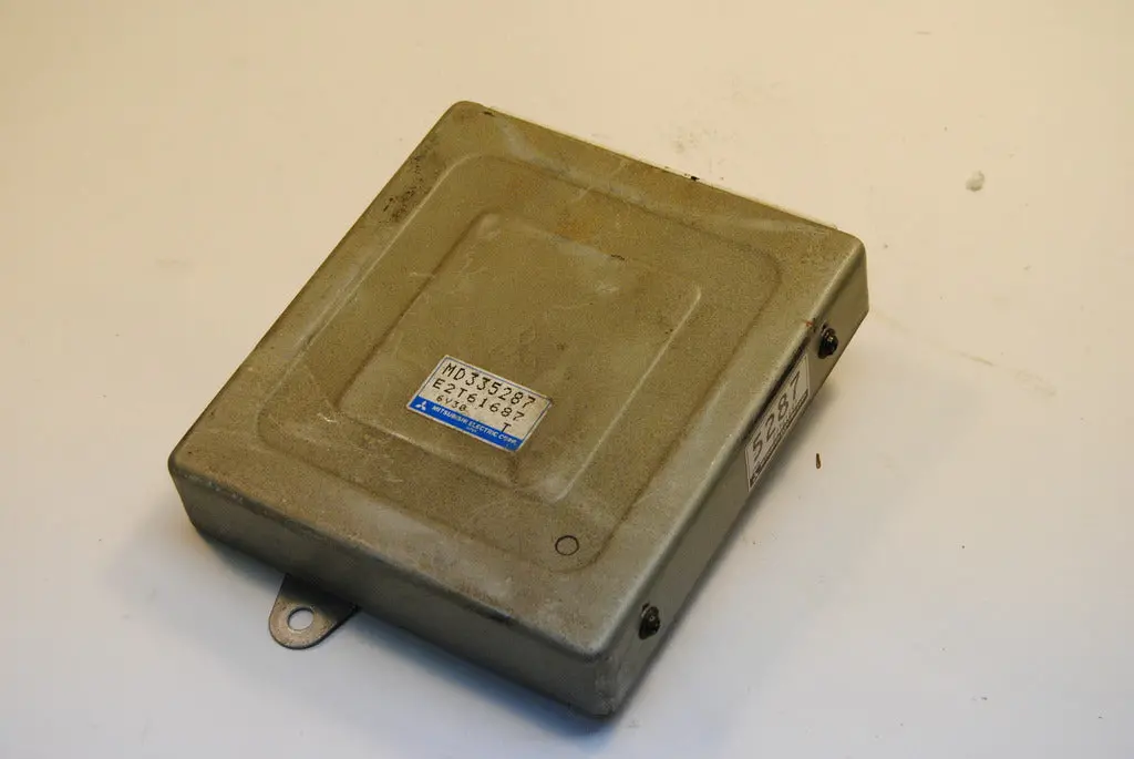 Mitsubishi Eclipse Spyder Turbo 98-97 1998-1997 2.0 Liter Engine Computer Ecm Ecu Md335287 / E2t61687 1