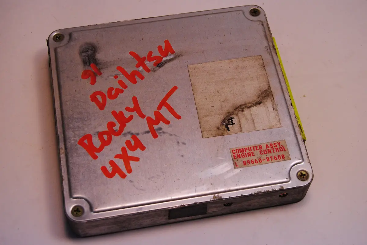 89660 87608 Daihatsu Rocky 4X4 Mt Computer Engine Ecu Ecm 1