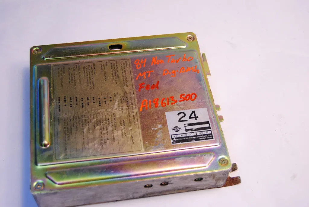 84-85 Nissan 300Zx Engine Computer Ecu 24 A18 613 500 Non Turbo Mt Federal Emission Z31-Vg30e 23710-01P00 1
