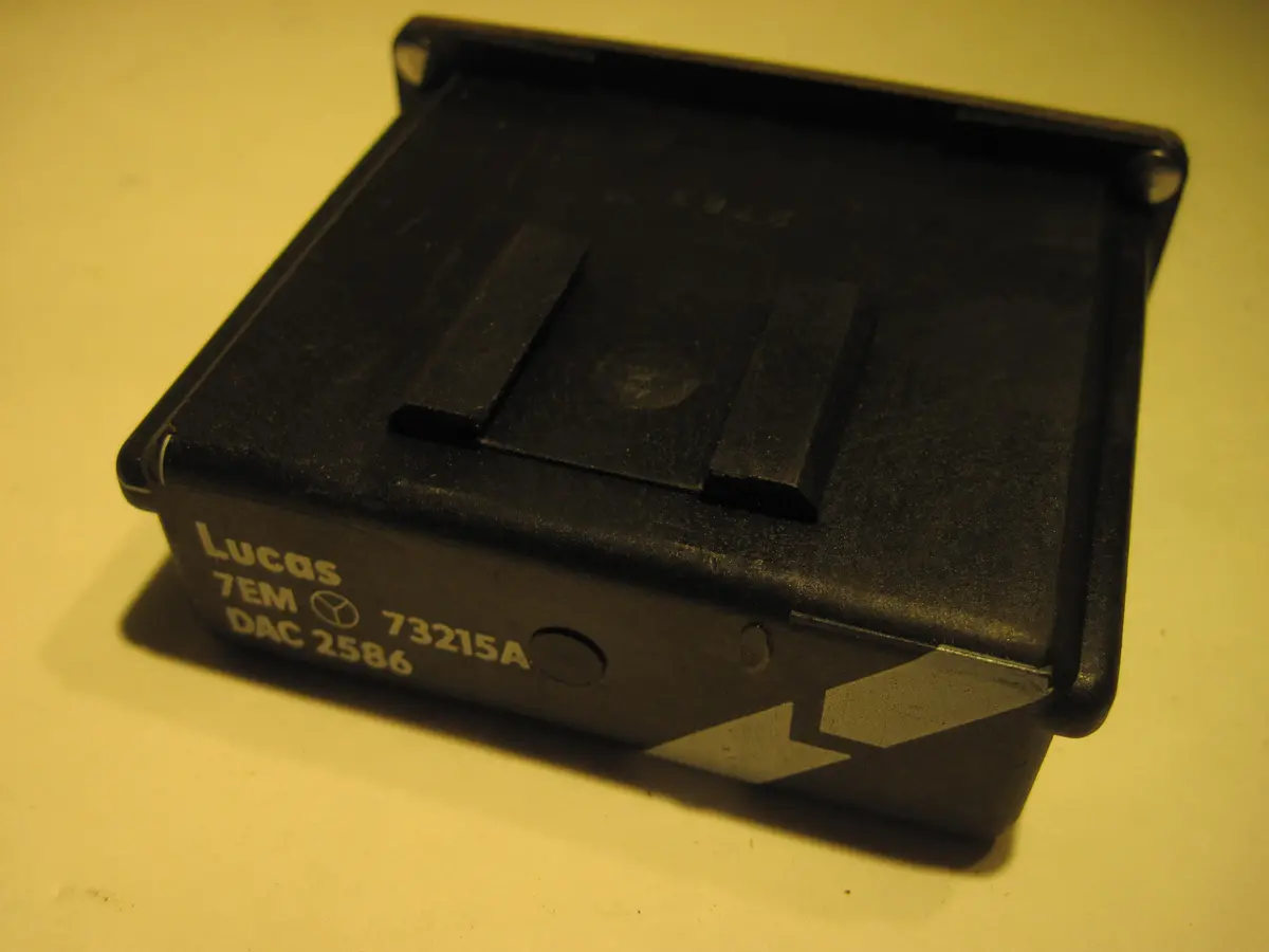 Jaguar Xjs Fuel Interface Unit Relay Dac2586 73215A 7Em Lucas 1