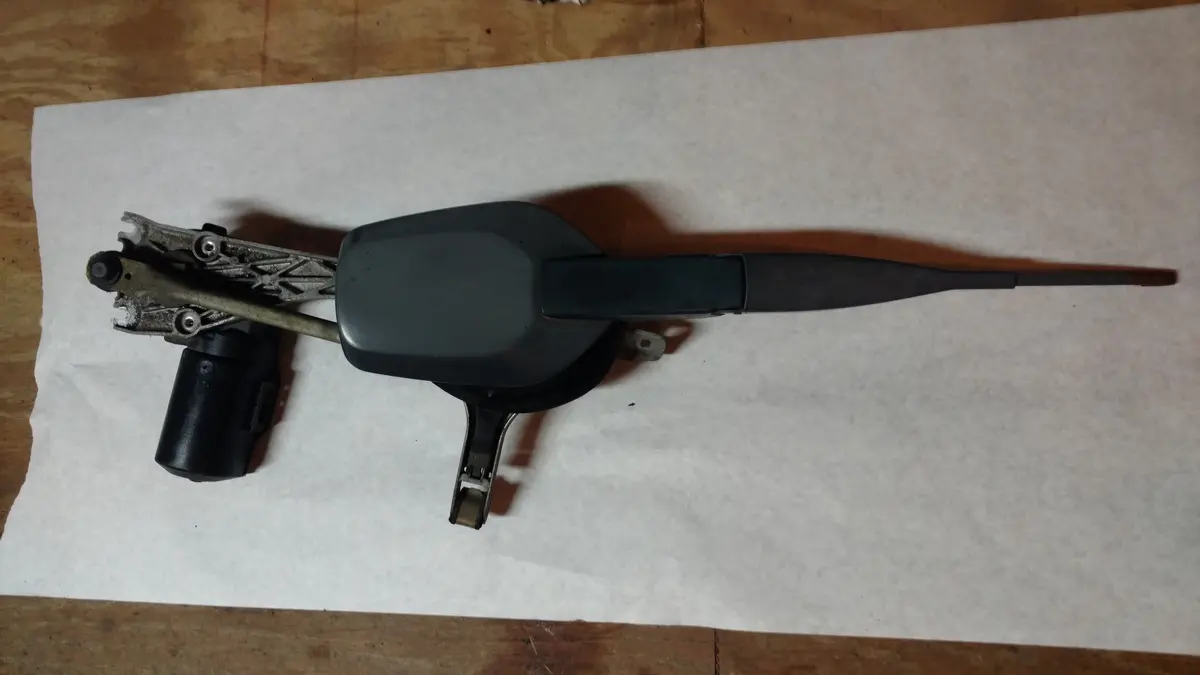 Mercedes W124 E320 E420 E300d Windshield Wiper Motor & Transmission 1