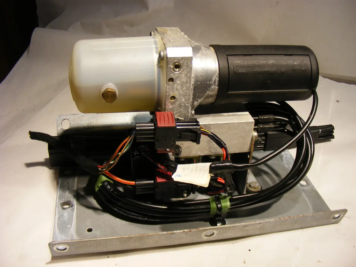 99 00 01 02 03 Saab 9-3 Convertible Top Hydraulic Pump & Motor Assembly 5116546 4859807 1