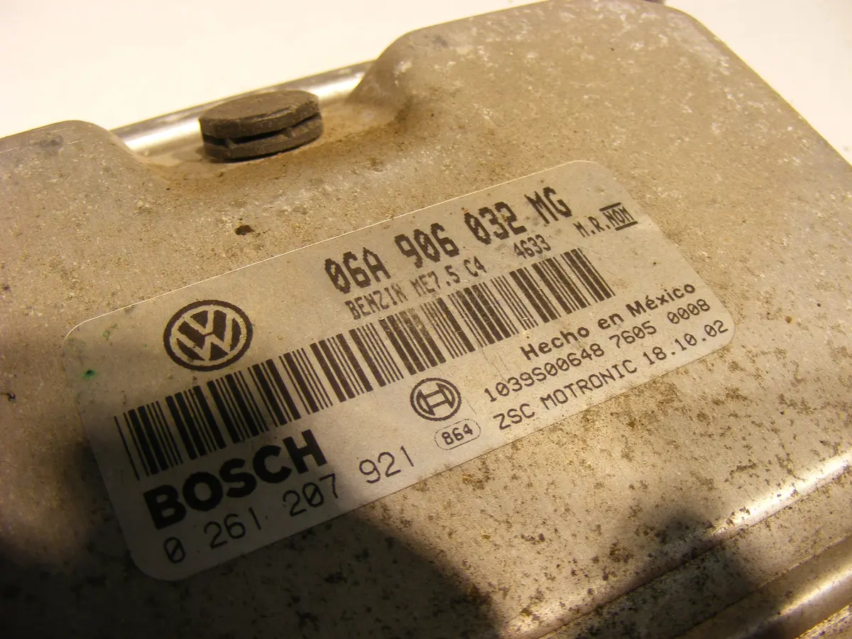 Vw Volkswagen New Beetle Manual 02 03 04 05 2.0L Tdi Ecu Bosch Engine Control Computer 06A906032mg / 0261207921 2